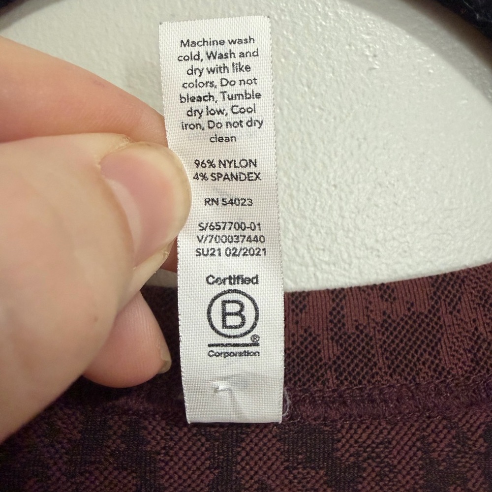 Athleta Momentum Seamless Long Sleeve Top Maroon Leopard Women’s Medium - Picture 4 of 9